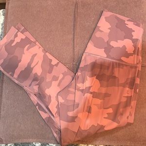 Lululemon Align Crop 23” leggings Size 4. Red Camo.